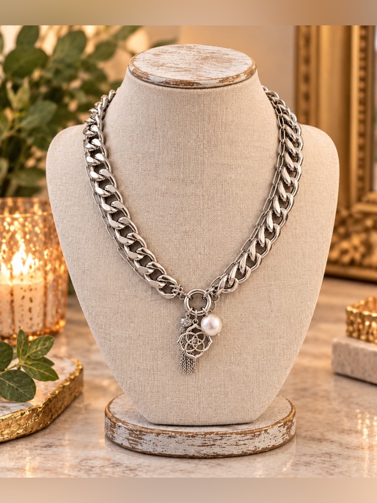 Kendra Scott Jewelry - Authentic Kendra Scott Everleigh Rhodium Charm Statement Necklace NWT